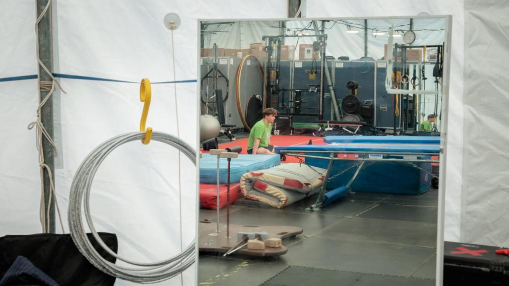 El gimnasio en la gran carpa del Circo del Sol