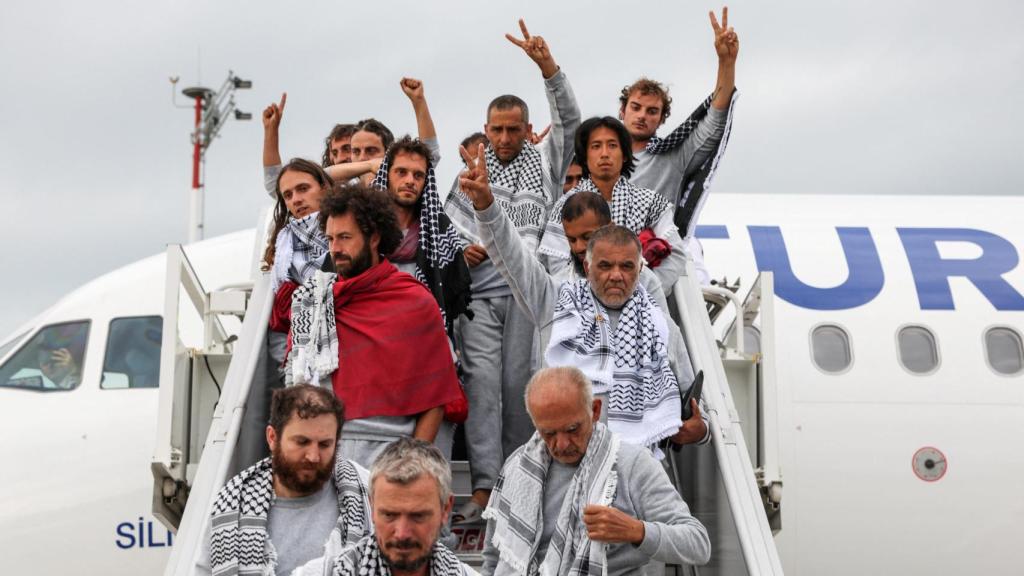Activistas de la Flotilla a su llegada a Turquía este jueves.