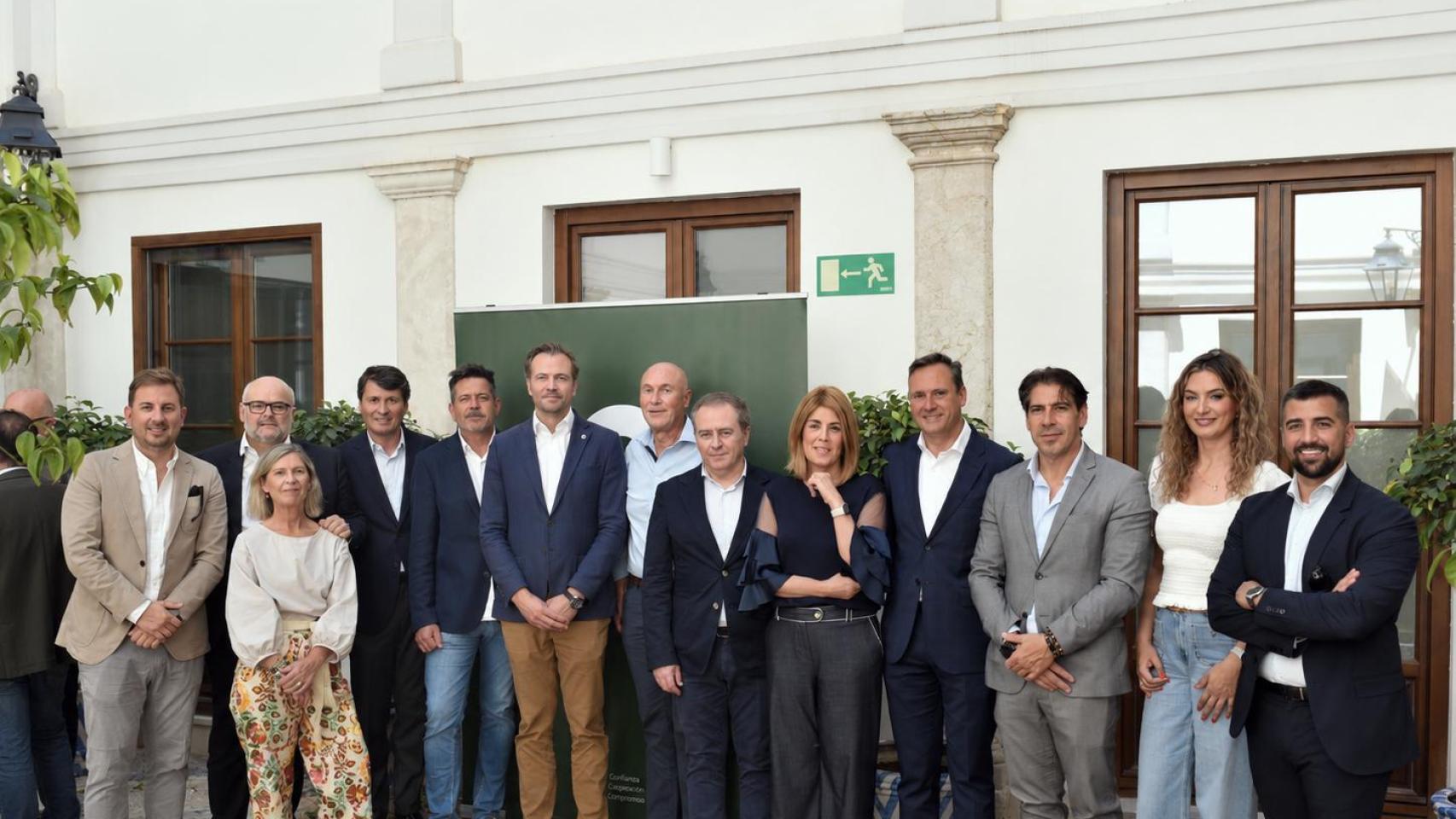 Representantes del Círculo Empresarial y otros directivos en la reunión celebrada este jueves. 