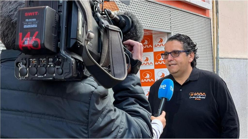 Javier, de autoescuela LARA