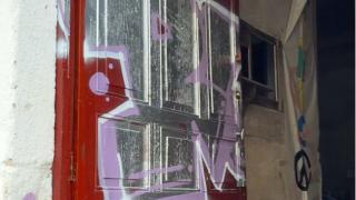 El inmueble okupado de Santiago comienza su actividad con una jornada de trabajo abierta