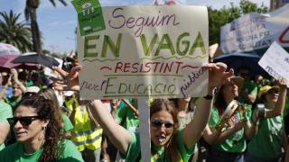 Protesta de este miércoles en la Conselleria de Educación. Ana Escobar / Efe
