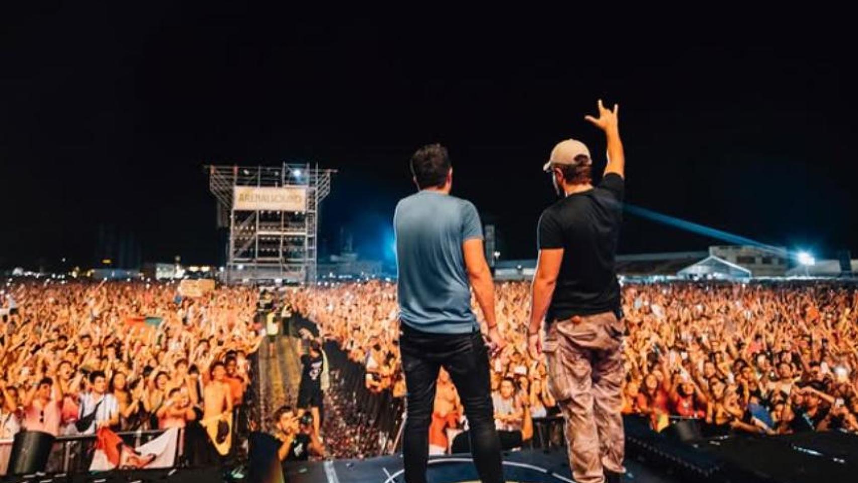Cali & el Dandee en un concierto