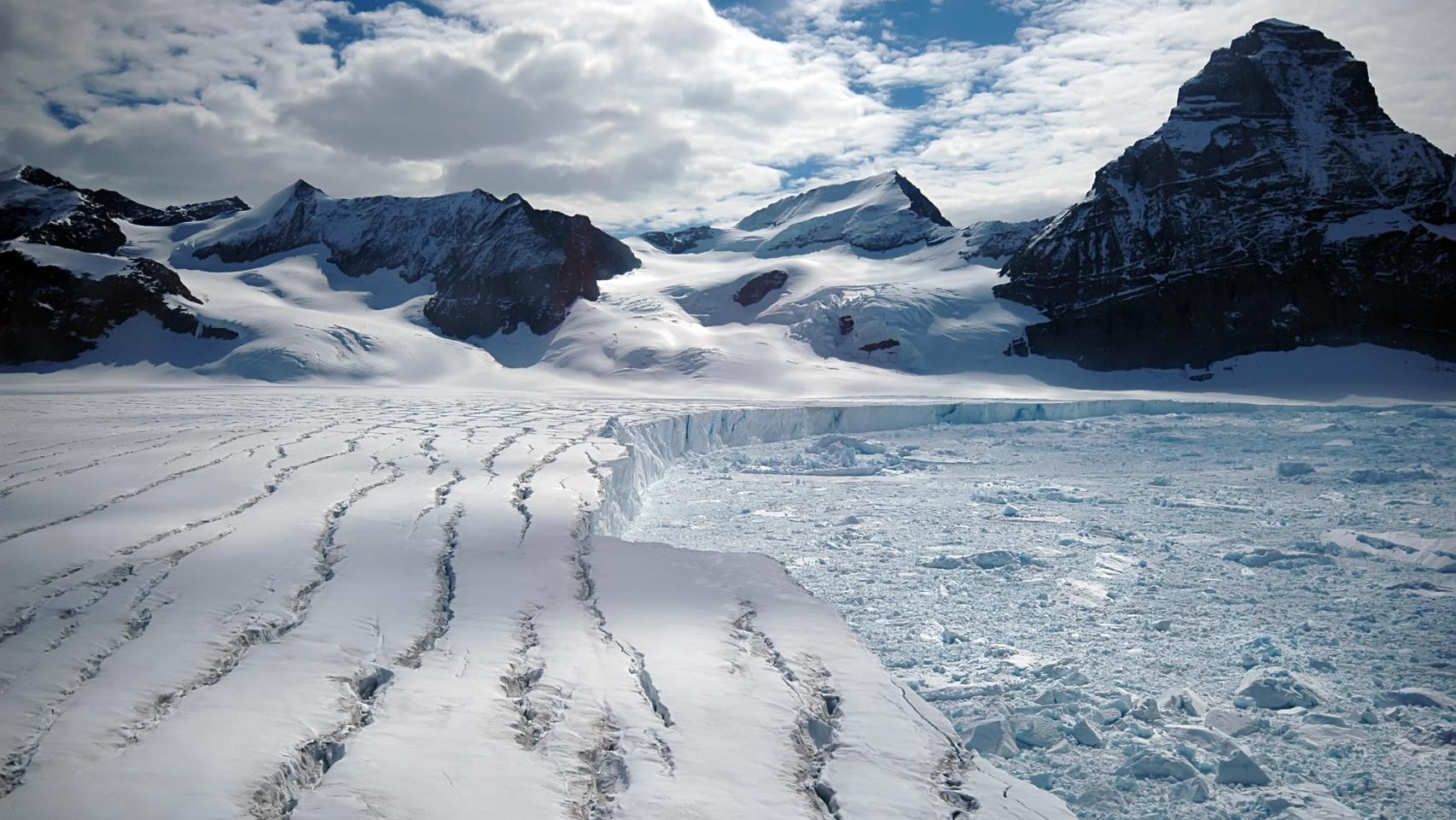 Glaciar antártico de fusión.