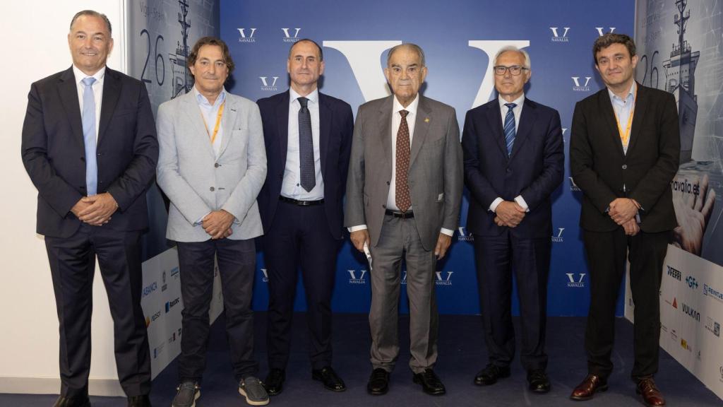En la foto, de izquierda a derecha: José Ignacio Cuenca, director general de Vulkan Española; Fernando Alcalde, director del astillero VMG Refit & Repair; Javier Arnau, director de Navalia; José García Costas, presidente de Navalia; Andrés Molina, decano del Colegio de Ingenieros Navales; y Oceánicos de Valencia Juan Pablo Molina, director técnico de Balearia