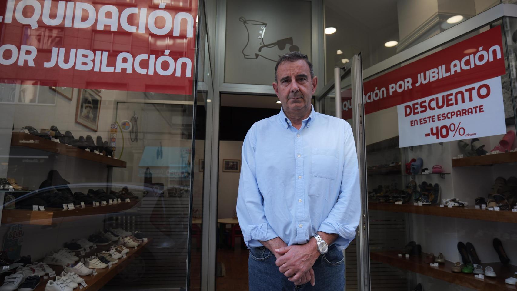 Juan Saldaña, dueño de Zapatería Saldaña en Serafín Avendaño