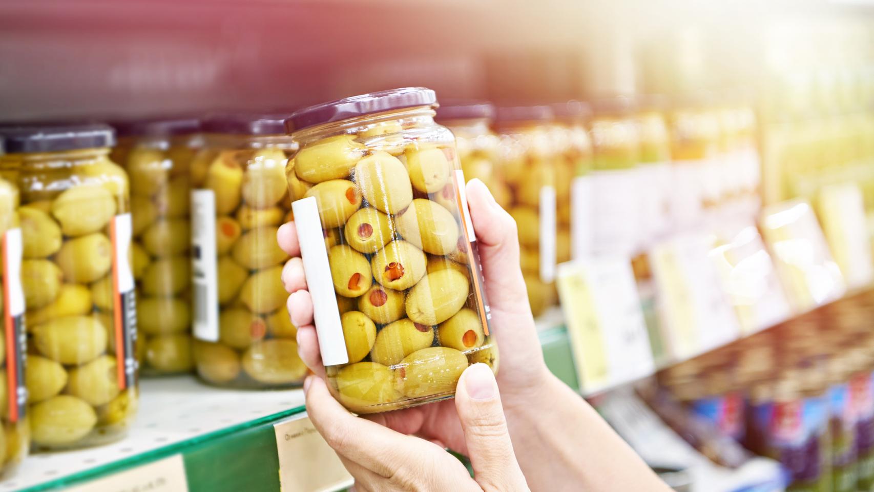Aceitunas en un supermercado.