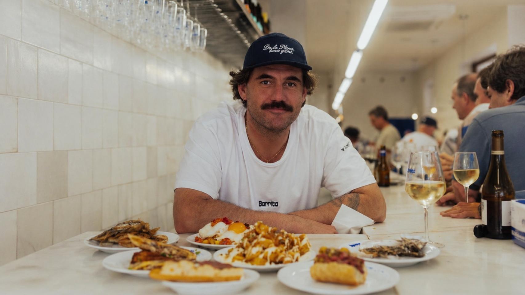  Paco Llansola, socio fundador del proyecto, en Barrita. 