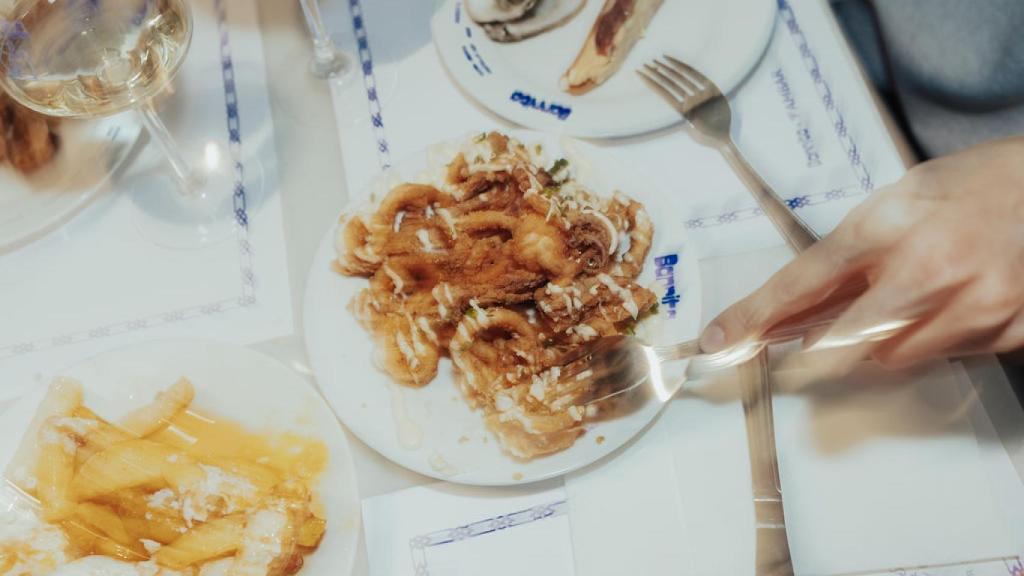 Los calamares fritos forman parte del picoteo que propone la carta.