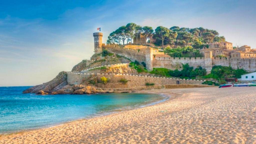 El gran baluarte de Tossa de Mar radica en sus murallas milenarias.