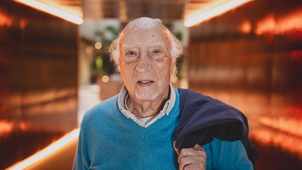 Manuel Vicent, a su llegada al hotel Eurobuilding, el día de la entrevista.