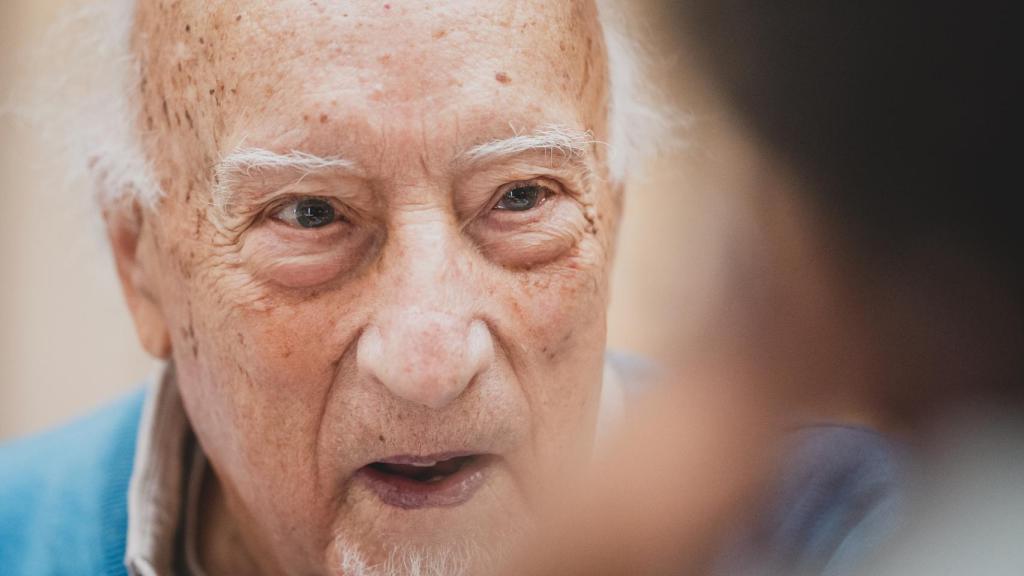 Manuel Vicent ha contado su vida recientemente en Una historia particular (Alfaguara, 2024).