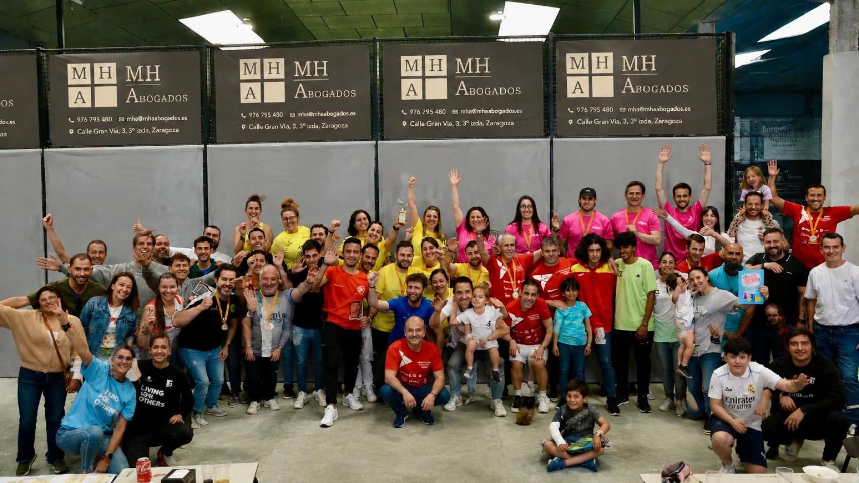 Participantes del II Torneo Interempresas de Pádel Solidario. 