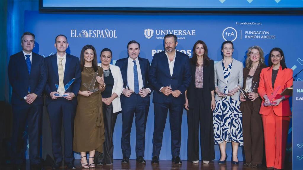 Foto de familia de los premiados en los I Premios Nacionales de FP. 