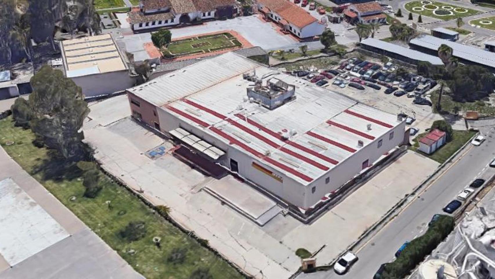 Imagen de la nave que se verá afectada por el proyecto del nuevo aparcamiento del Aeropuerto de Málaga.