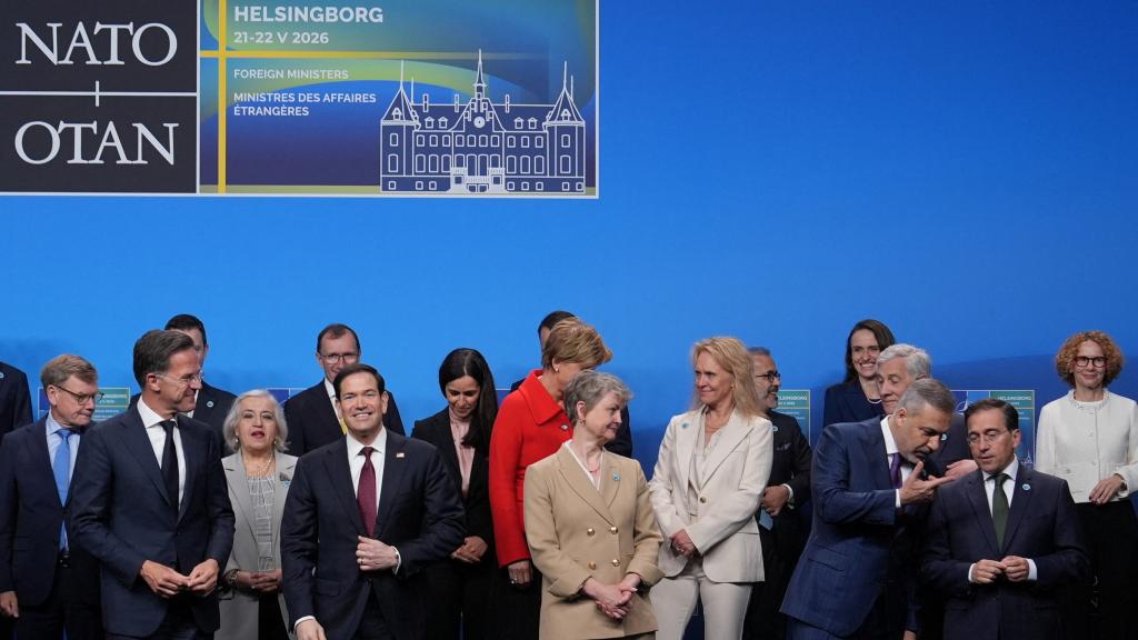 Marco Rubio y José Manuel Albares, en la foto de familia de la reunión de la OTAN en Suecia
