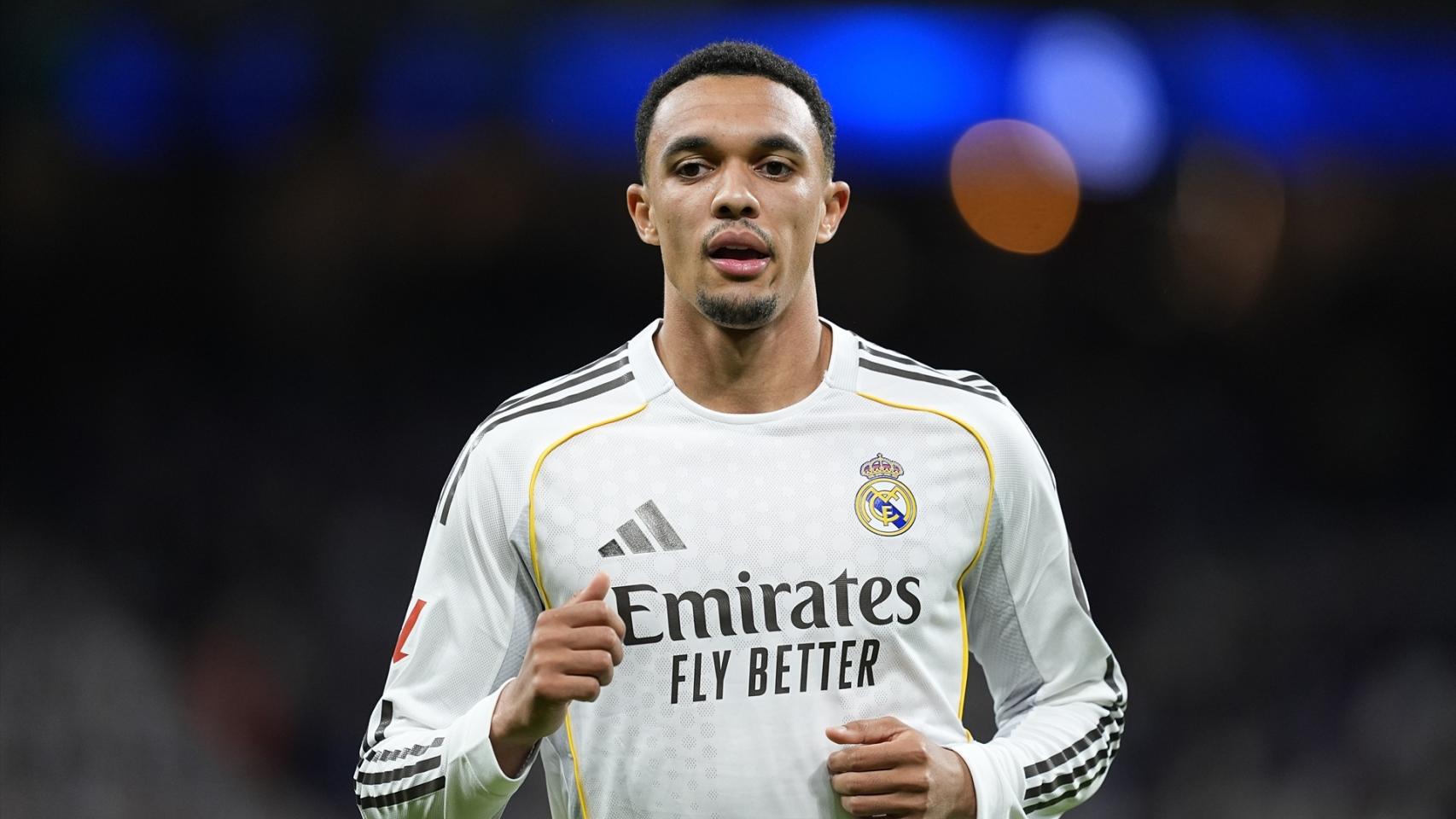 Trent Alexander-Arnold durante un partido con el Real Madrid.