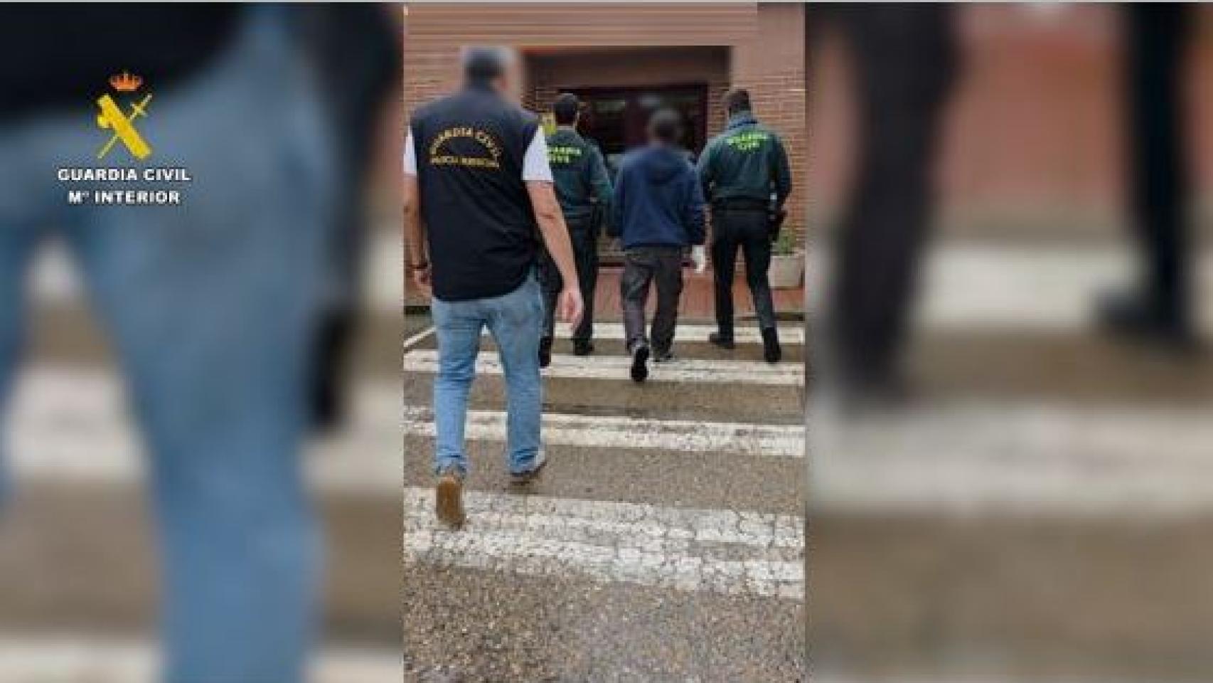 Imágenes de la detención del presunto autor de los hechos en la empresa de Portillo (Valladolid).