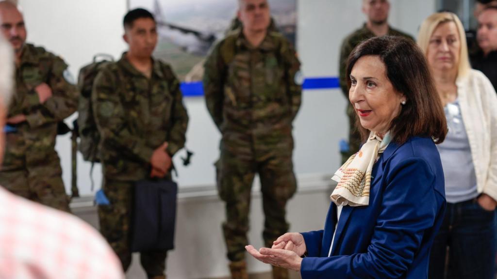 La ministra de Defensa, Margarita Robles, despide al último contingente español que desplegará en Líbano.