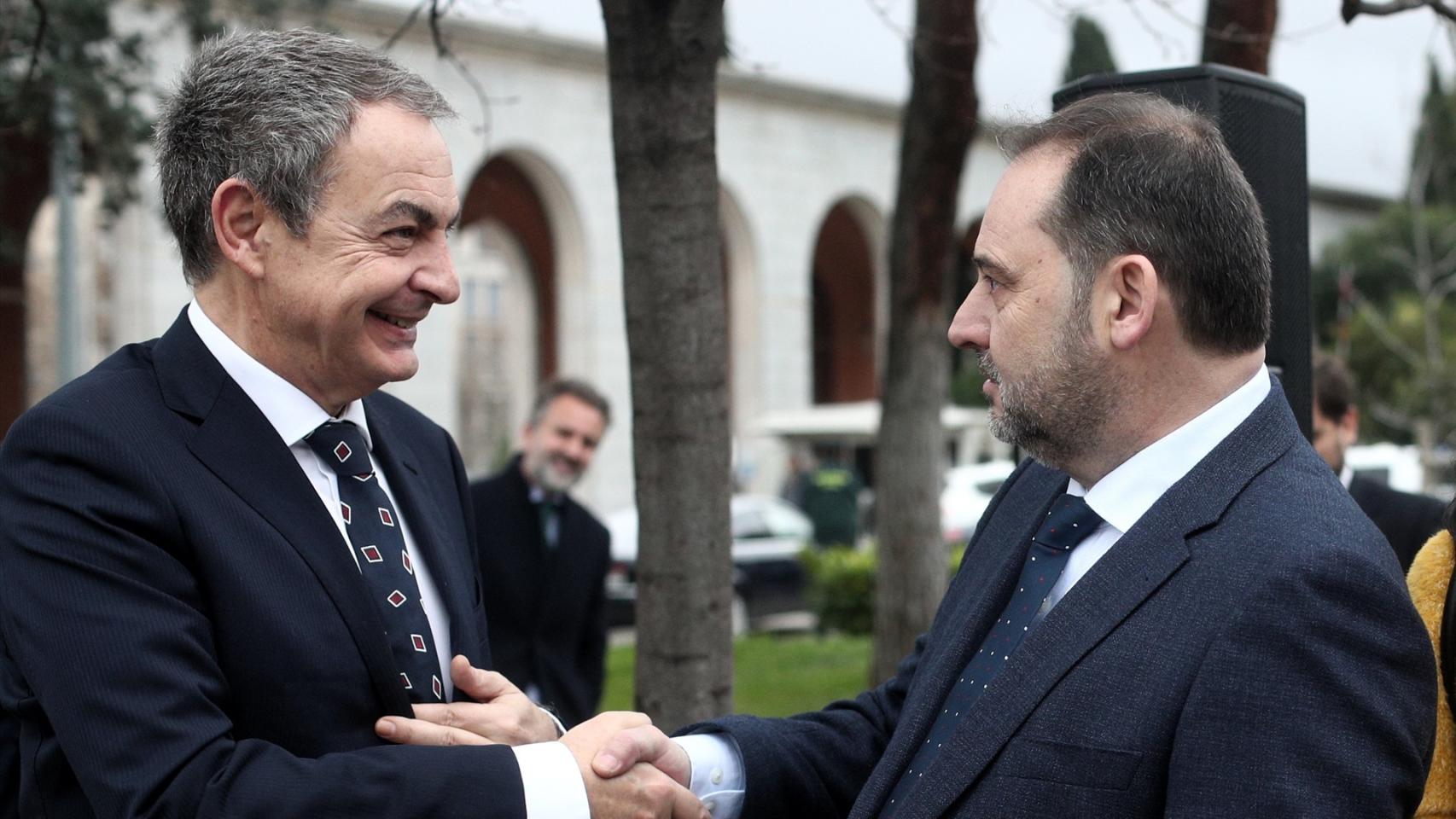José Luis Rodríguez Zapatero y José Luis Ábalos, entonces secretario de Organización del PSOE y ministro de Transportes, en una imagen de 2020.
