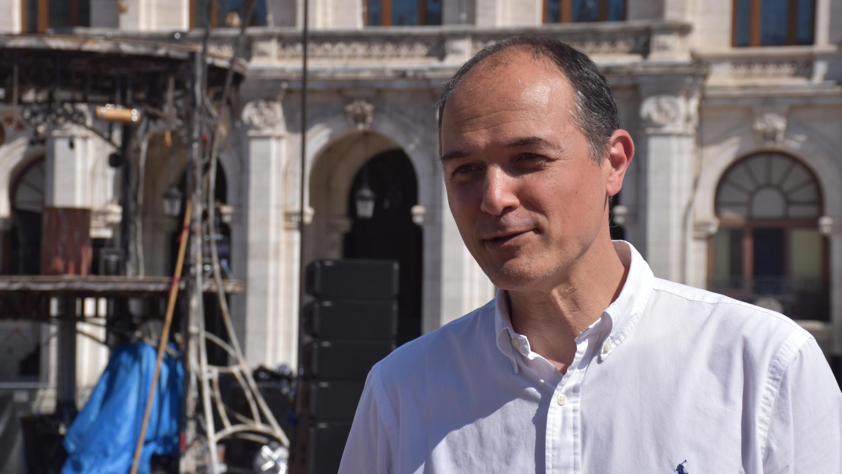 Alejandro García Pellitero, concejal de Medio Ambiente, informa a los medios de las nuevas inversiones de Aquavall