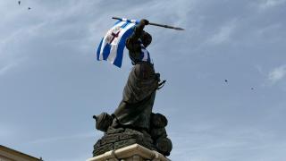 María Pita ondea la bandera blanquiazul