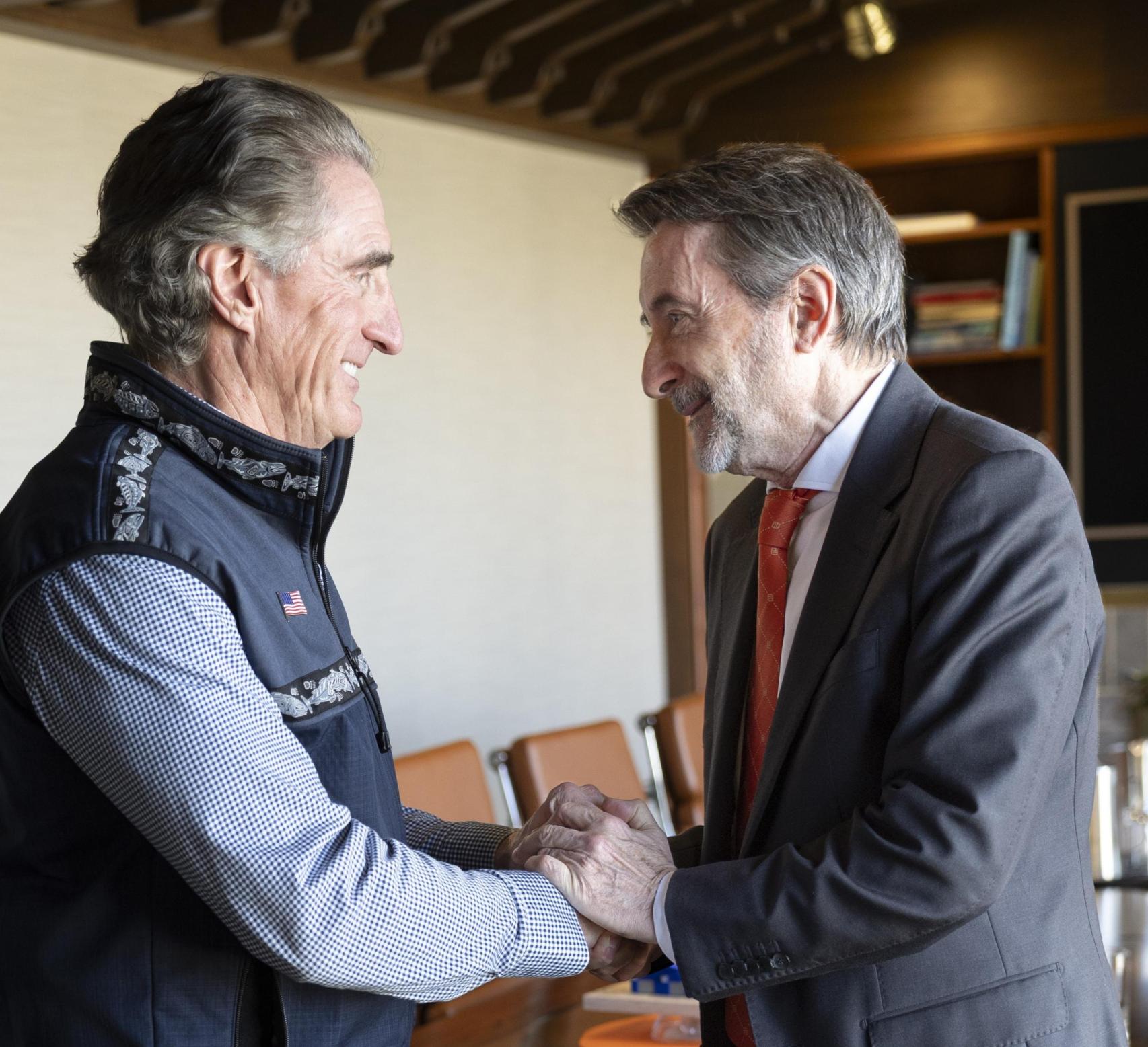 El consejero delegado de Repsol, Josu Jon Imaz, se ha reunido con el secretario de Interior de los Estados Unidos, Doug Burgum, en el marco de la Alaska Sustainable Energy Conference
