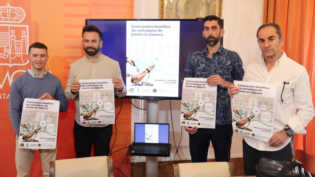 Presentación del II Encuentro Benéfico Cortadores de Jamón en el Ayuntamiento de Zamora.