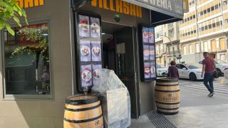 Grifos a las puertas de los bares de Cuatro Caminos