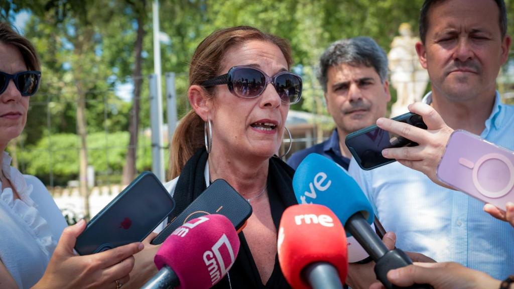 Nuria Molina, arquitecta municipal atiende a los medios tras el incendio de la Casa de Corcho.