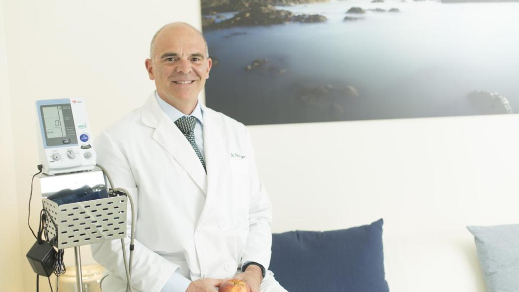 Desde 2017, es el director médico de la Clínica Neleva en Madrid.