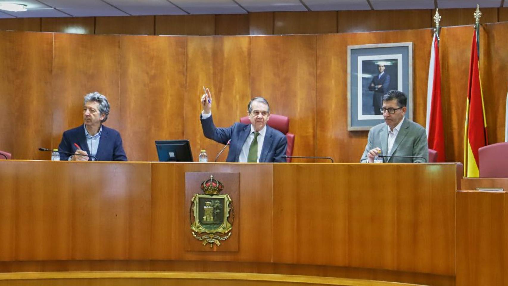 Pleno municipal de Vigo presidido por el alcalde Abel Caballero