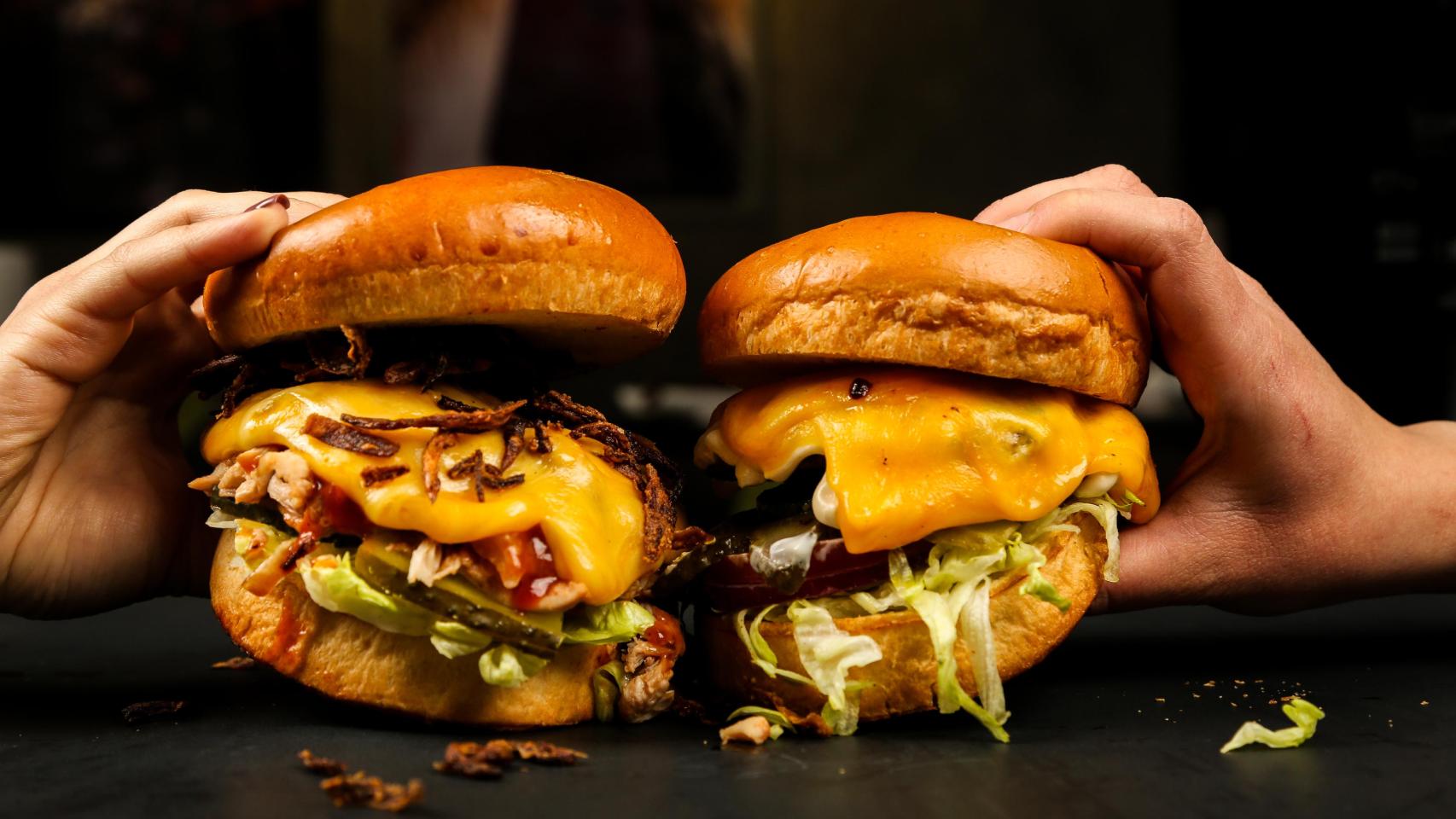 Dos hamburguesas completas