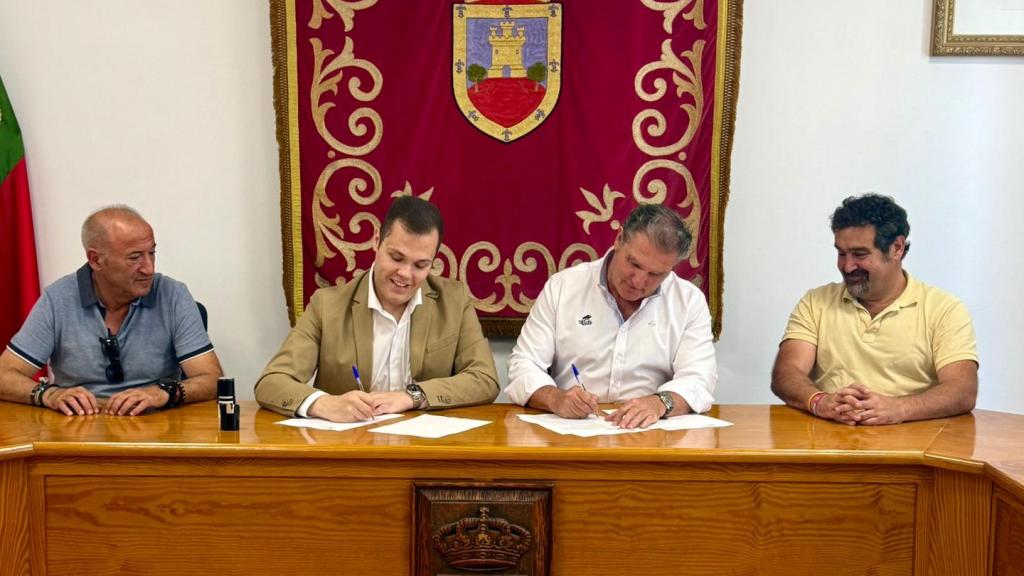 Firma del convenio Ayto. Cigales y Vrac.jpeg
