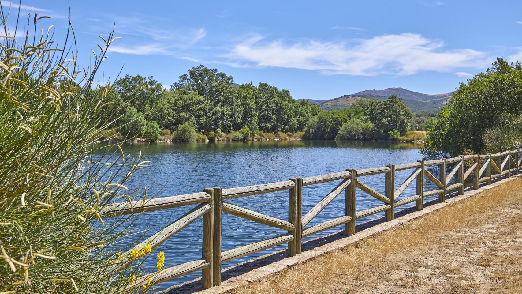 Laguna Pradena en la Sierra Norte de Madrid.