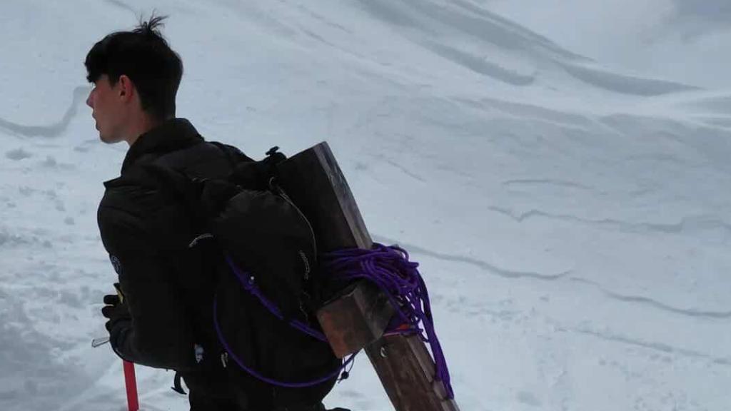 Maël subiendo a la cima del Aneto.
