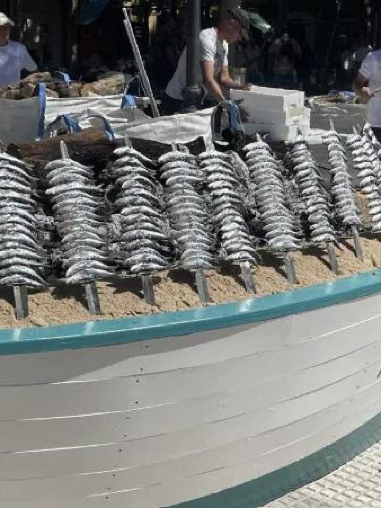 Espetos de Málaga en la plaza de Olavide. 