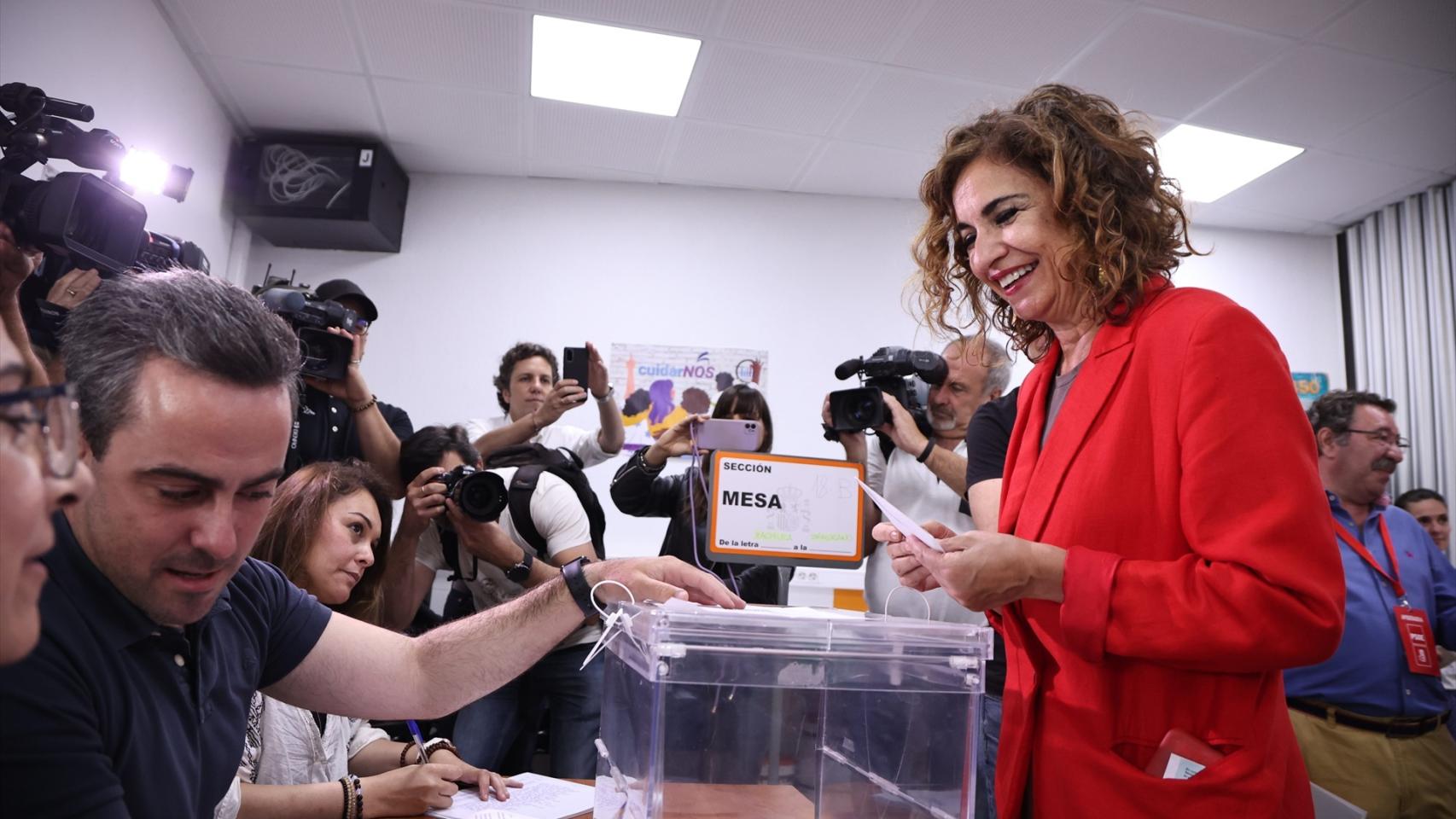 María Jesús Montero en su colegio electoral el pasado 17 de mayo
