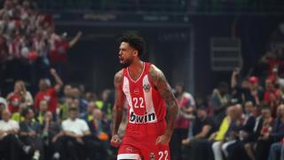Tyler Dorsey celebra una acción frente a Fenerbahçe.