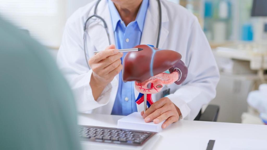 El virus de la hepatitis C (VHC) se propaga a través del contacto con sangre que contiene el virus.