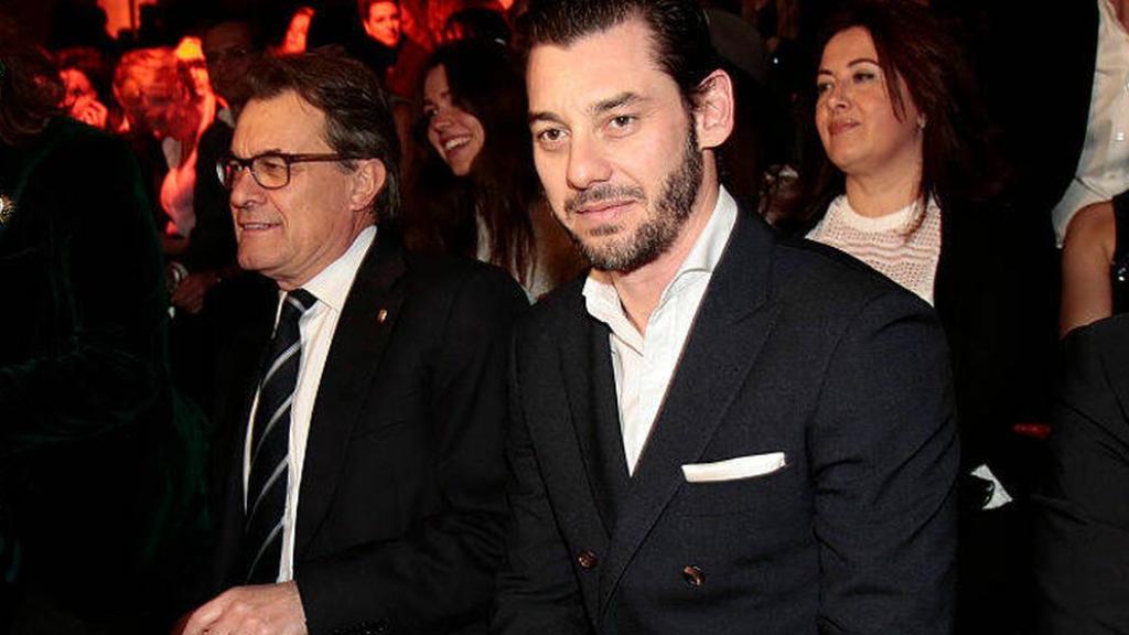 Jonathan Andic y Artur Mas, en primera fila durante un desfile de Mango en la 080 Barcelona Fashion, en Barcelona, en febrero de 2015.