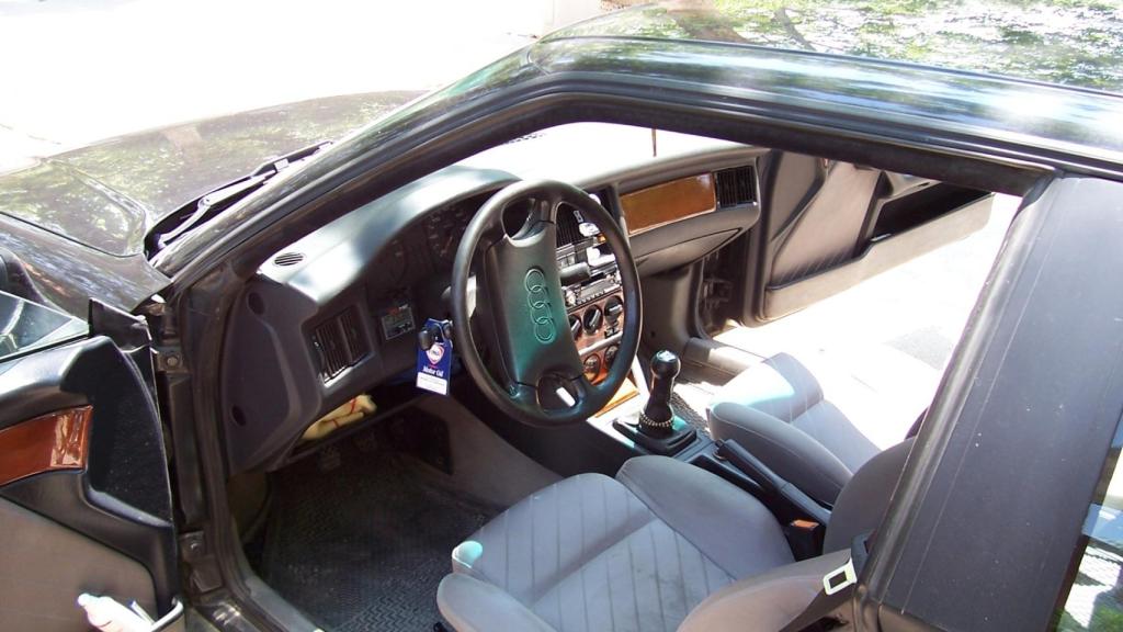 El interior del vehículo.