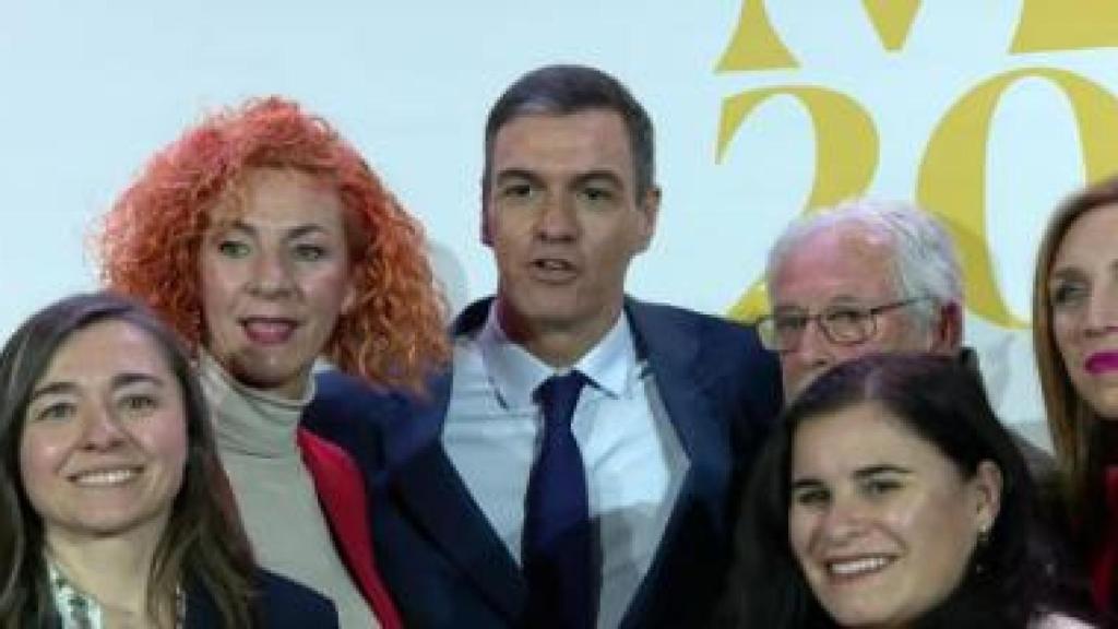 Pedro Sánchez junto a Antonia Alcázar.