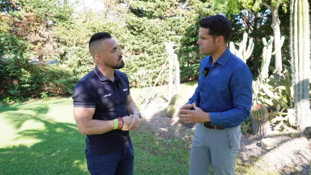 Patricio siendo entrevistado por el creador de contenido Adrián G. Martín. 