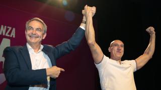 El expresidente del Gobierno José Luis Rodríguez Zapatero y el alcalde de León, José Antonio Diez, en un acto del PSOE en julio de 2023