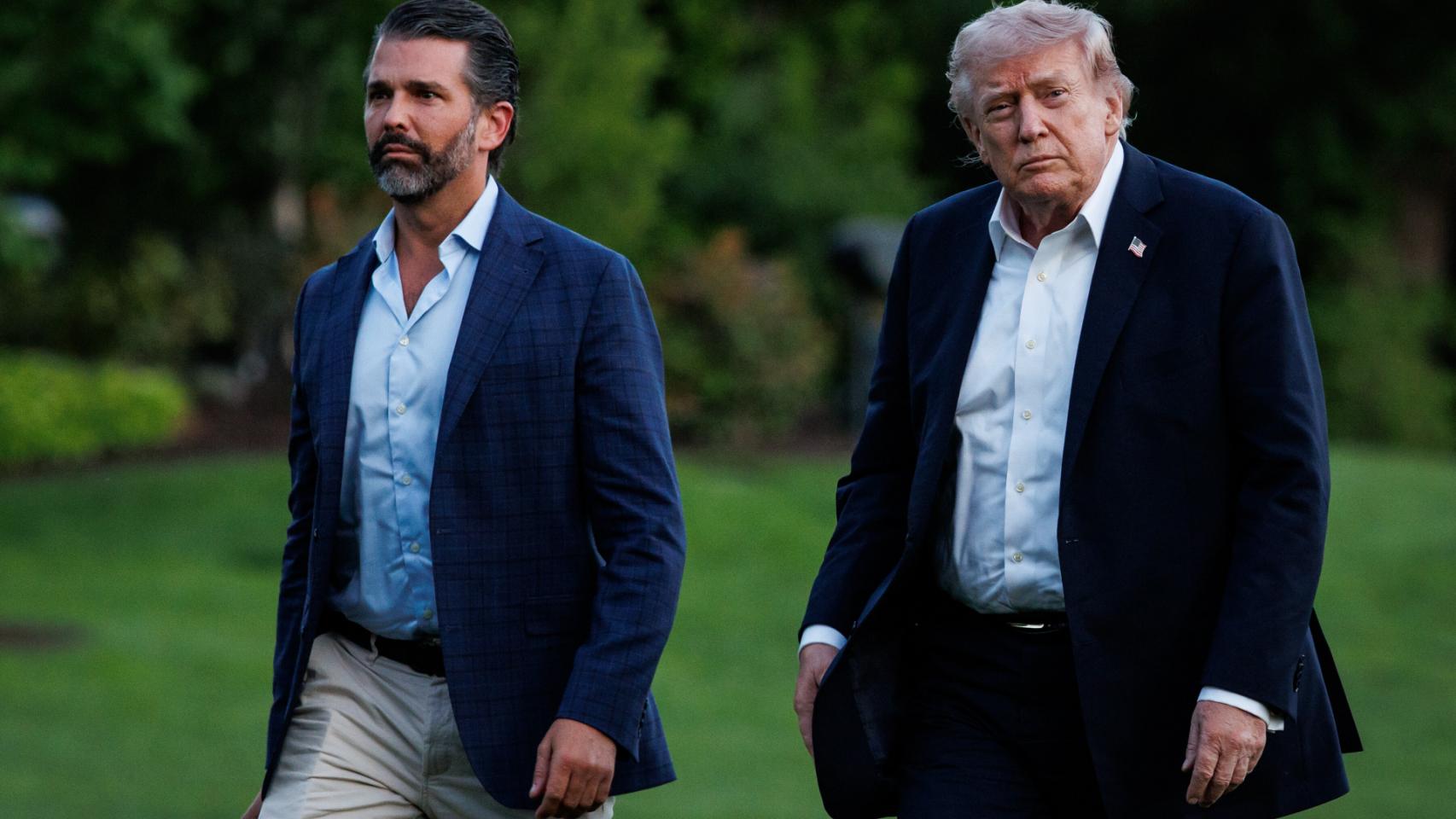 Donald Trump y su hijo mayor, Donald Trump Jr., en la Casa Blanca el pasado 3 de mayo.