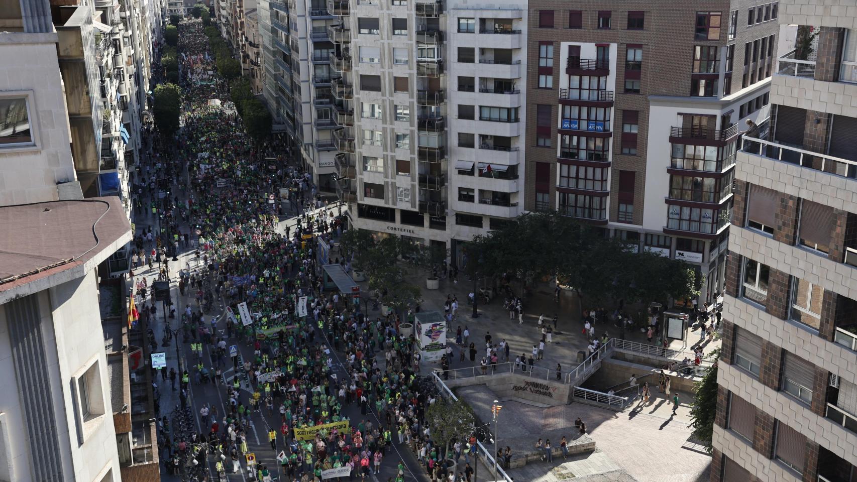 Los miles de asistentes a la manifestación de este sábado en Valencia.