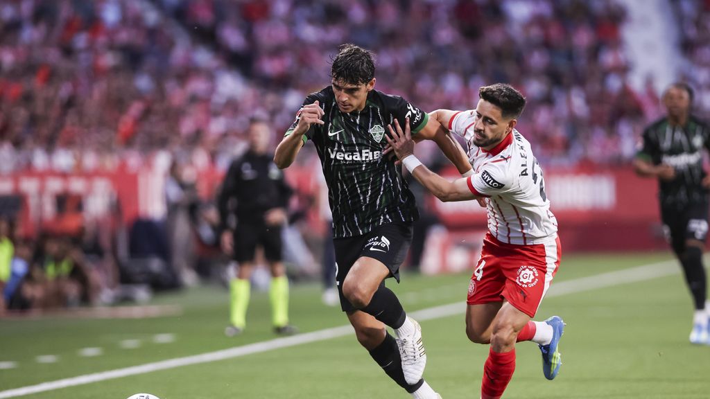 Un lance del partido entre Girona y Elche.