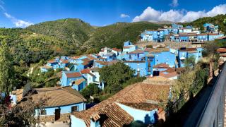 Júzcar, en la provincia de Málaga, es uno de los pueblos más singulares de la Serranía de