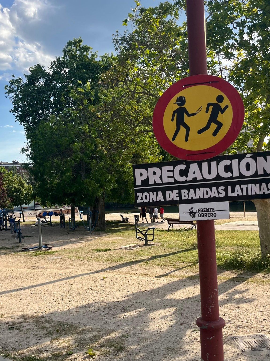 Uno de los carteles del Frente Obrero